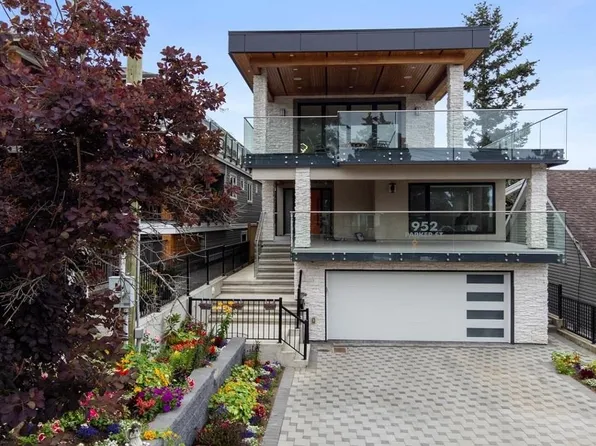 952 Parker St, White Rock, BC V4B 4R4