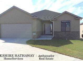 8905 Sandhills Ct, Lincoln, NE 68526