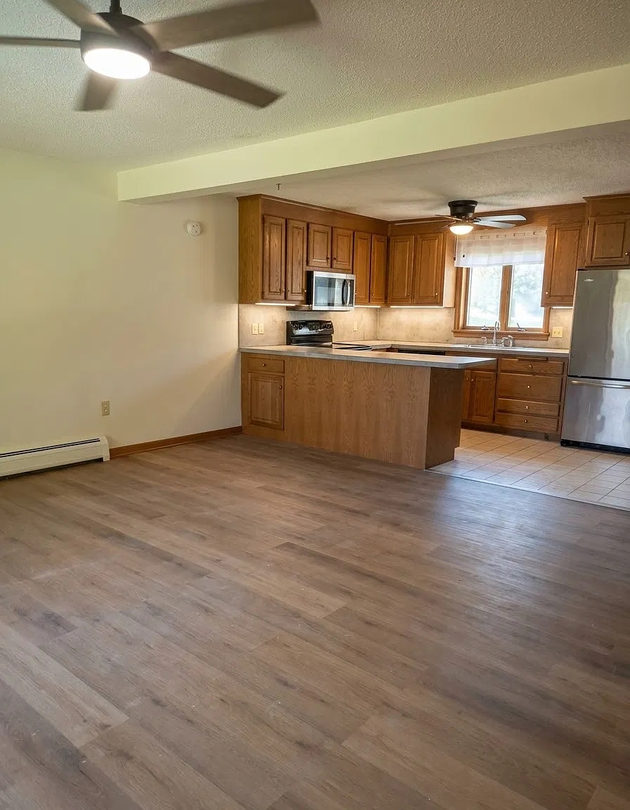 3 bed, 1.5 bath, 1400 sqft, $3,000 — Photo 3