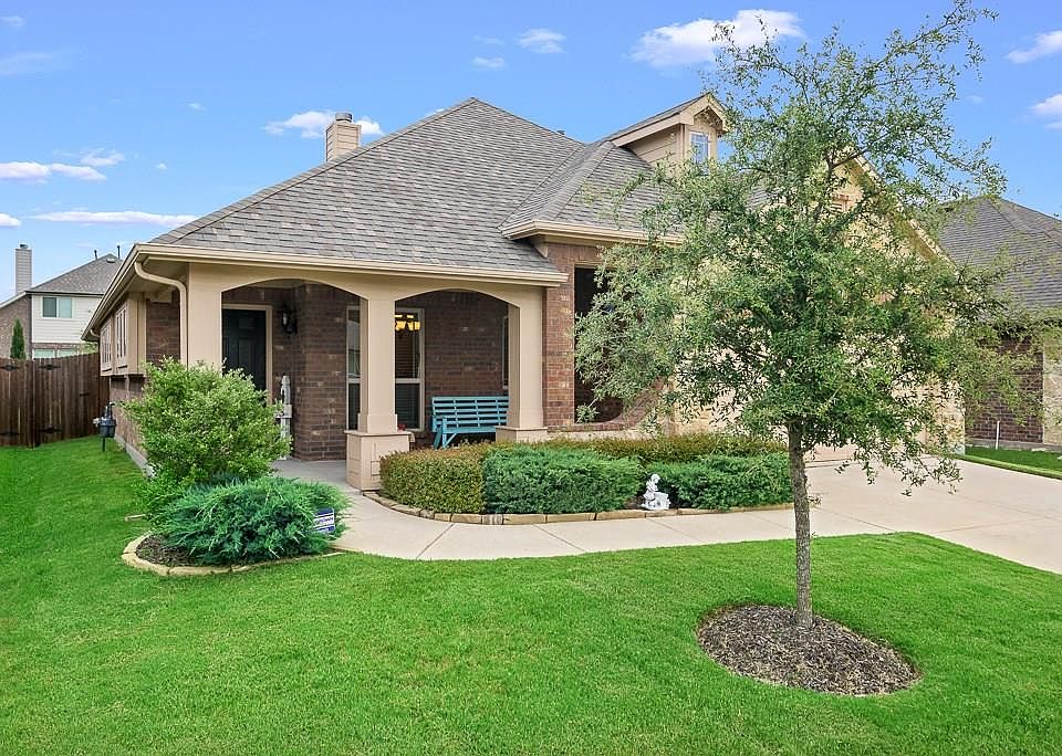 1st image of 816 Chatsworth Dr