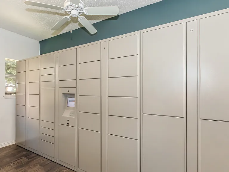 Eagle's Point Apartments — Photo 36
