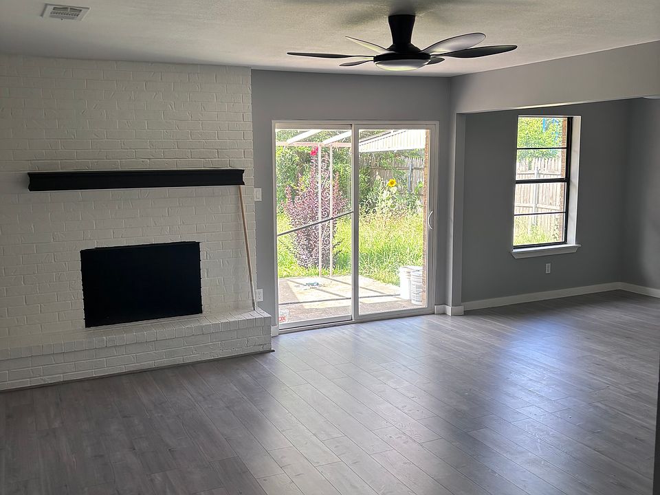 1st image of 305 Memorial Dr
