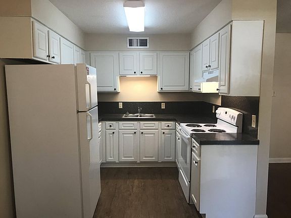 3rd image of 710 W McNeese St #40