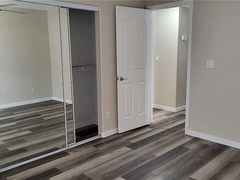 2105 E Crystal Dr — Photo 10