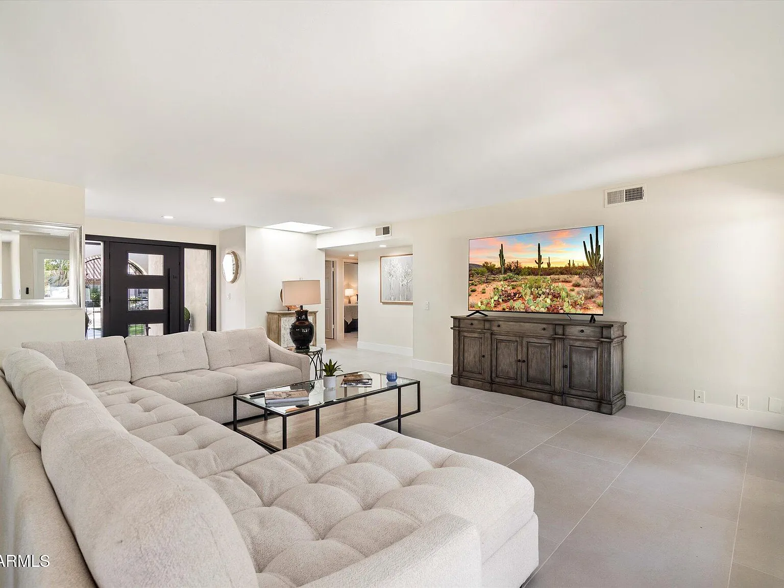 3 bed, 2.0 bath, 2105 sqft, $8,500 — Photo 4
