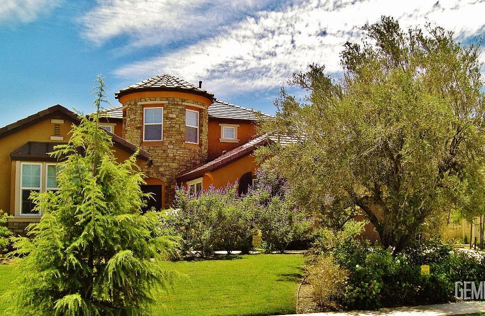 1st image of 5206 Village Green Ln