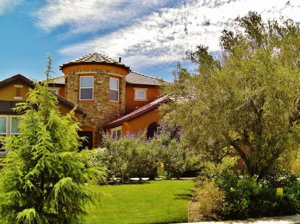 5206 Village Green Ln, Bakersfield, CA 93306