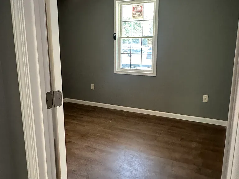 1186 Thorne Ave — Photo 5