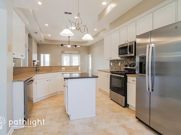 2nd image of 809 Cumberland Ct