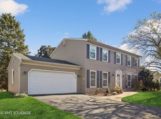 6455 Coach House Rd, Lisle, IL 60532