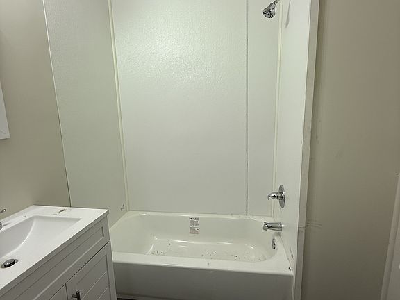 5th image of 513 Oak Pl
