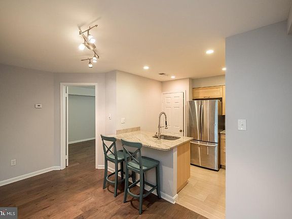 5th image of 543 Colecroft Ct