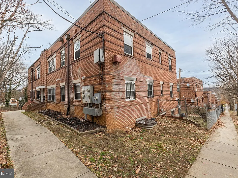 61 Forrester St SW #104