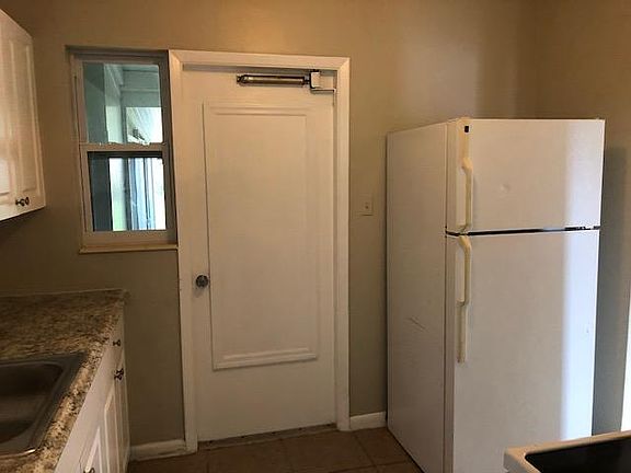 4th image of 21262 Coulton Ave
