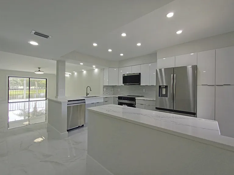 7280 Amberly Ln #207 — Photo 4