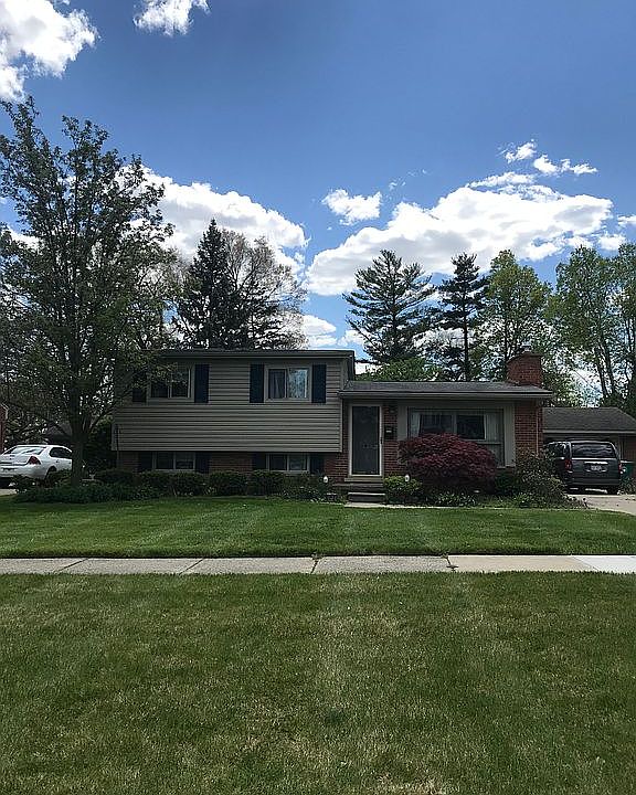 1st image of 31501 Maplewood St
