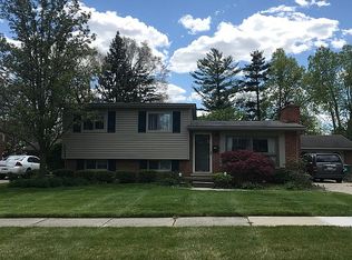 31501 Maplewood St, Garden City, MI 48135
