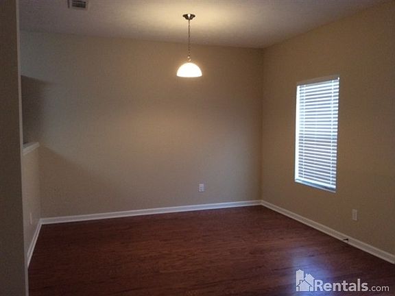 4th image of 215 Owl Dr