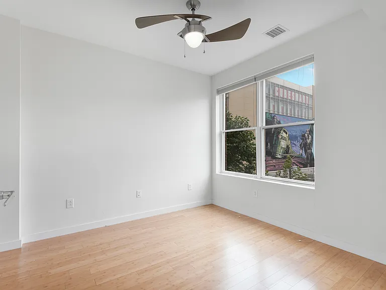 1325 Adams St #402 — Photo 8