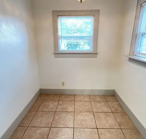 1326 W Elm Ave — Photo 9