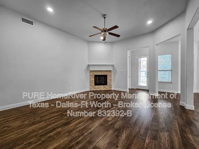 5 bed, 4.0 bath, 3324 sqft, $4,399 — Photo 3