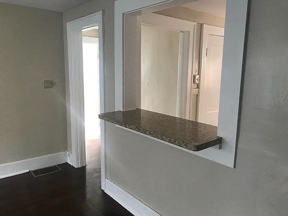 3rd image of 169 Nassau Ave APT 8