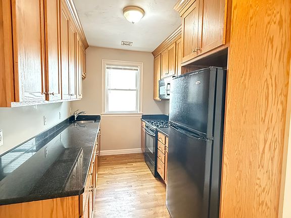 4th image of 423 Furnace Brook Pkwy #2