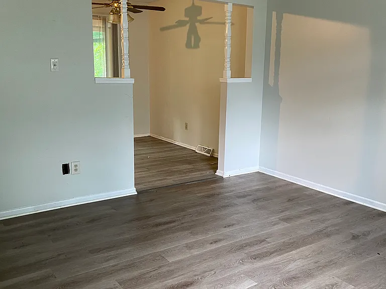 624 N Logan St — Photo 7