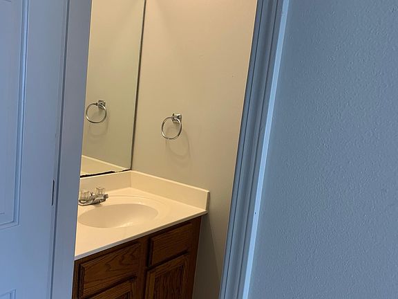 1/2 bath downstairs
