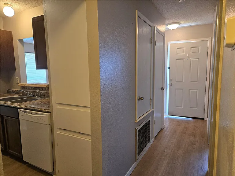 1011 Ridgemont St — Photo 3