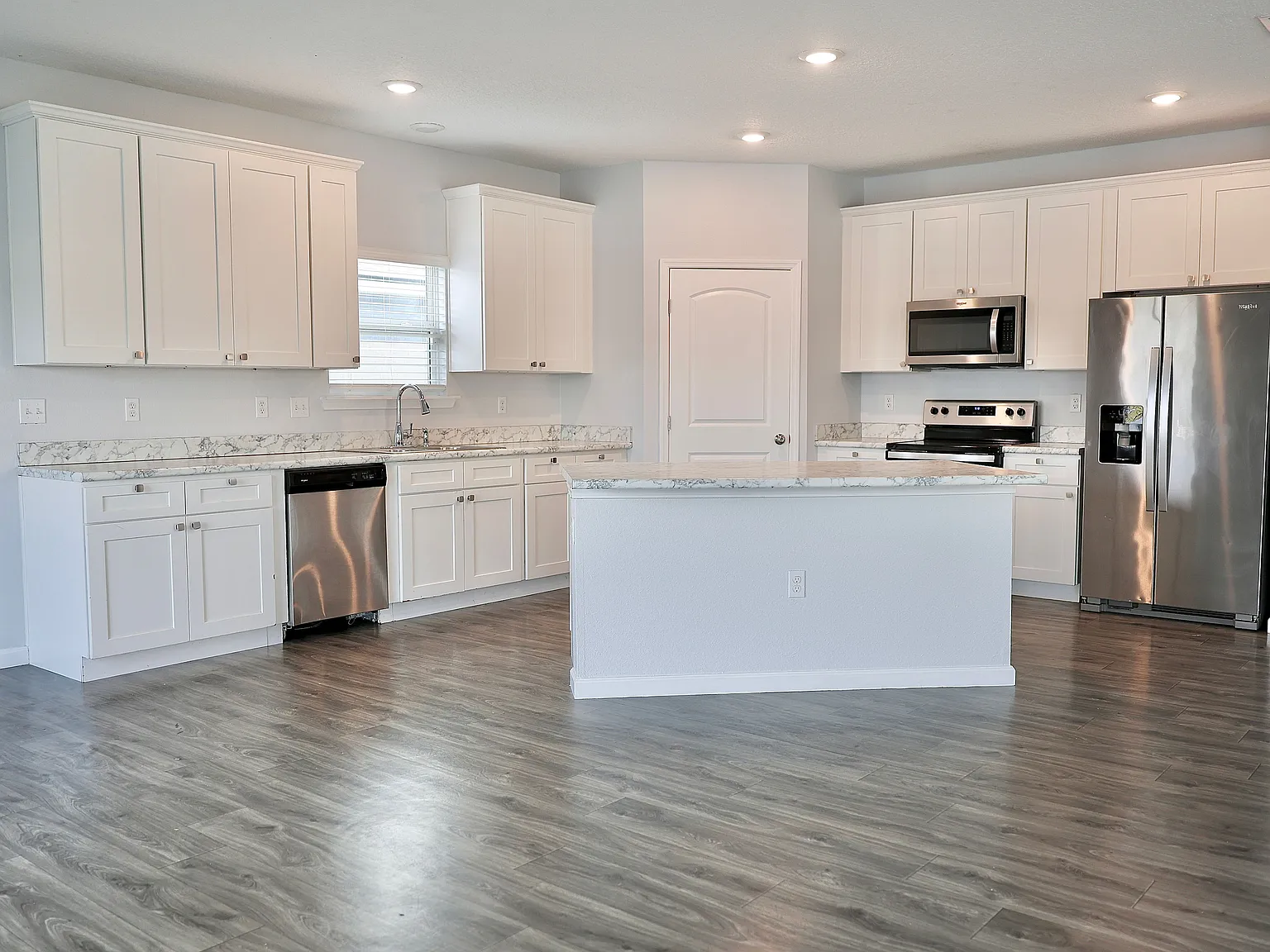4 bed, 2206 sqft, $2,395 — Photo 2