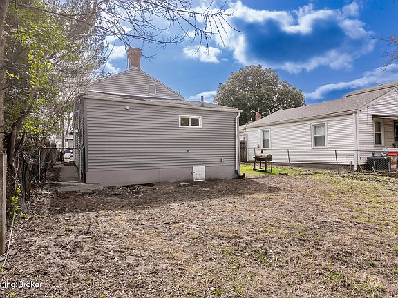 4th image of 2821 Saint Xavier St