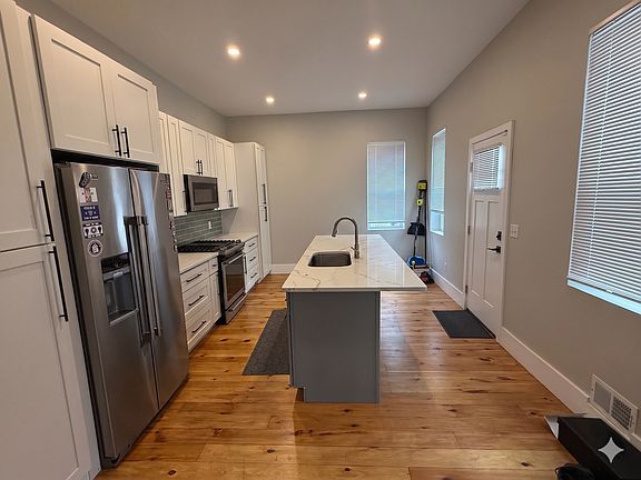 4th image of 1811 Sidney St