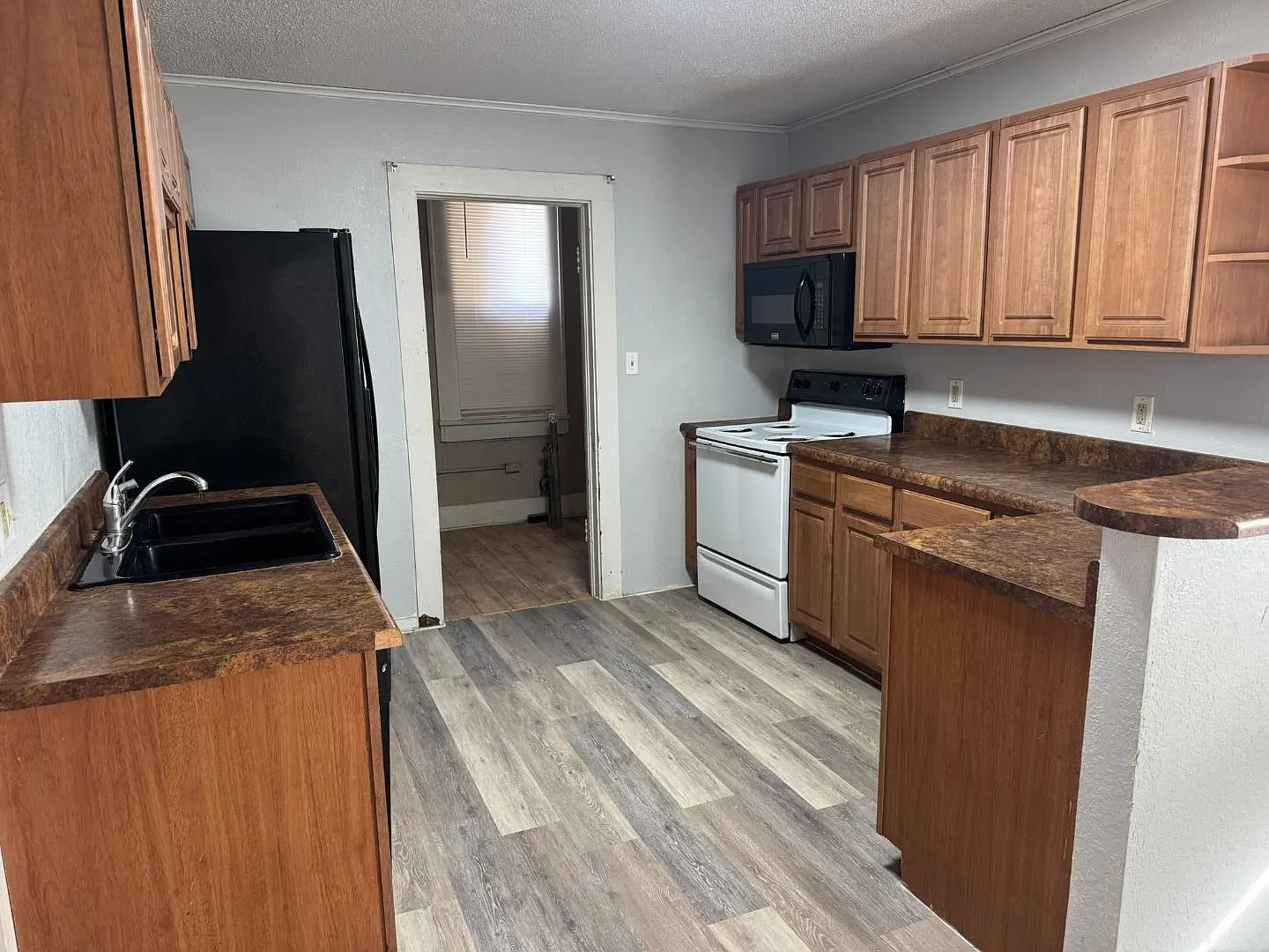 2 bed, 748 sqft, $500 — Photo 3