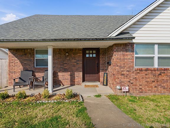 5th image of 1624 S 108th East Pl