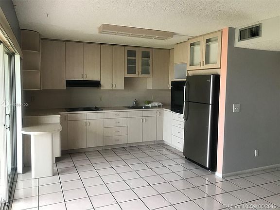 5th image of 17000 NW 67th Ave APT 426