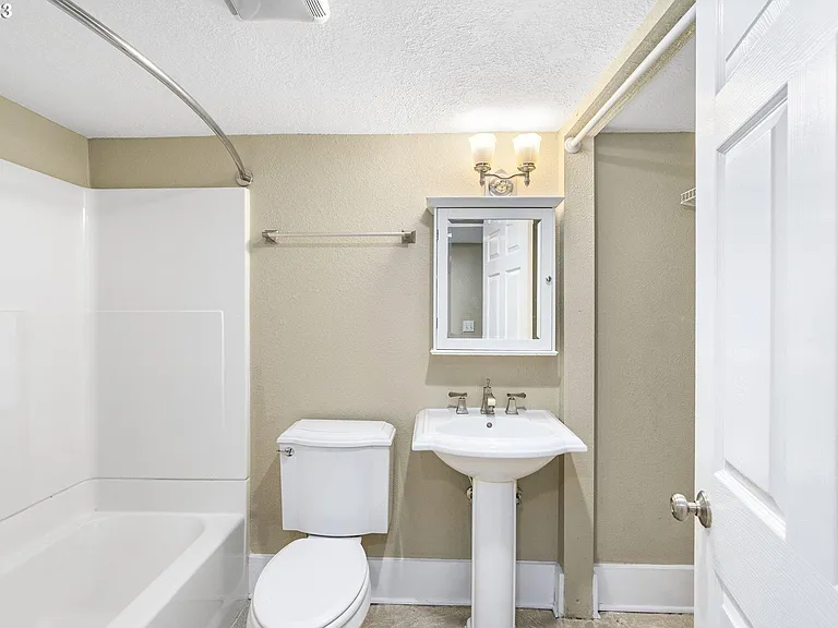 7615 SE Morrison St — Photo 19
