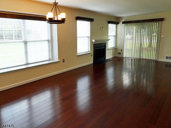 3rd image of 124 Winchester Way
