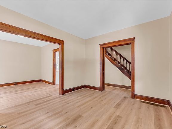 4th image of 2652 E 115th St