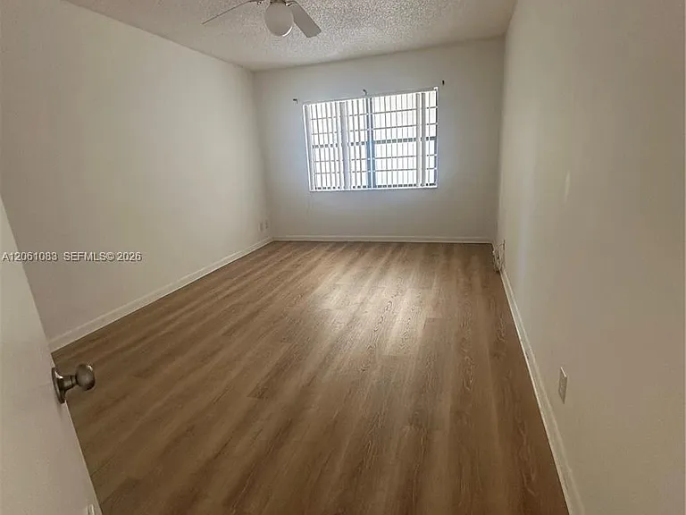 8290 Lake Dr #517 — Photo 8