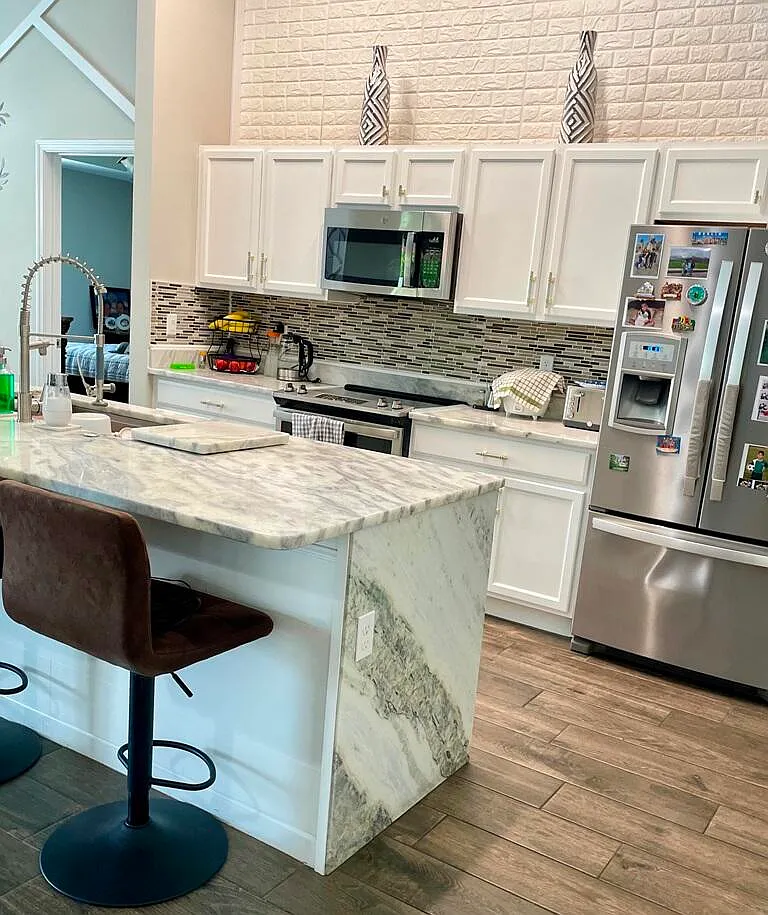 4 bed, 2.0 bath, 1915 sqft, $3,400 — Photo 4