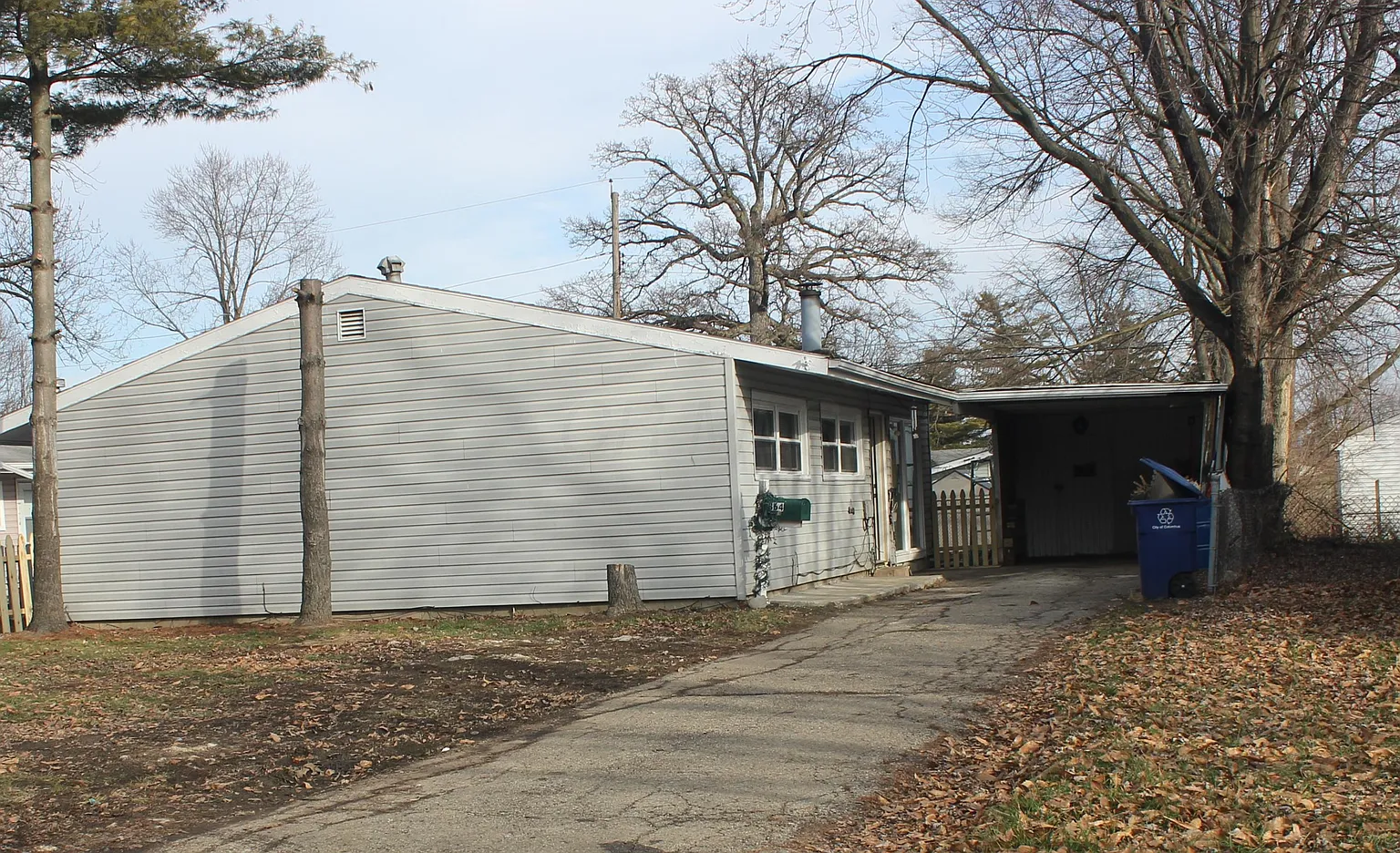 864 Mark Pl photo 1