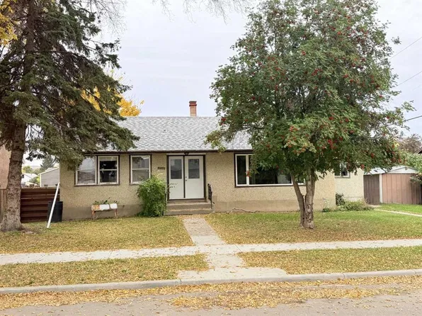 9526 S 86th Ave, Peace River, AB T8S 1G4