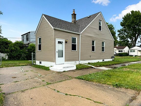 2nd image of 22447 Oaklane St
