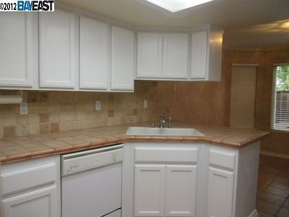 4th image of 2930 Liberty Dr