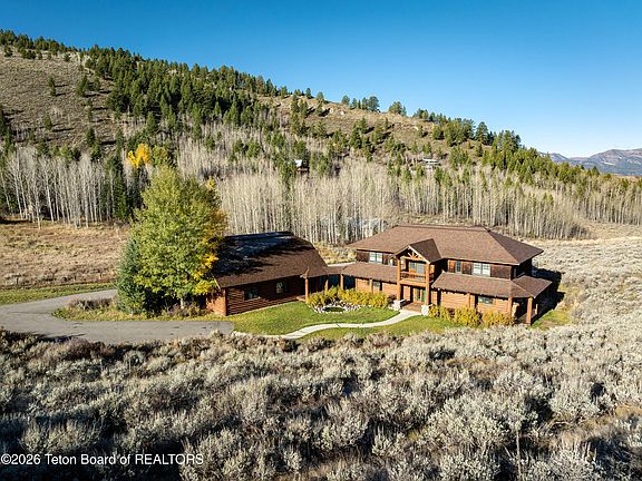 2nd image of 515 Saddle Butte Way