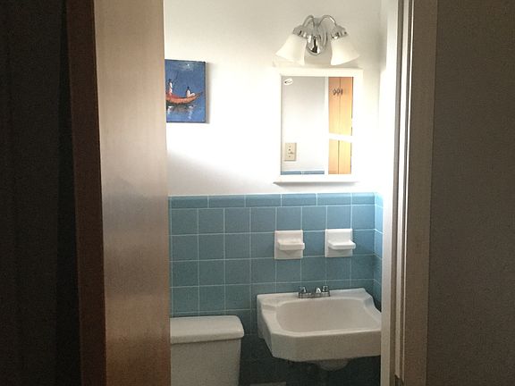 3rd image of 352 Leslie Ave