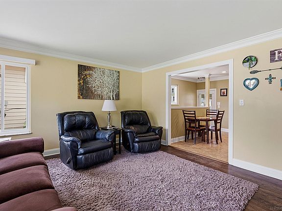 3rd image of 68435 Oak St