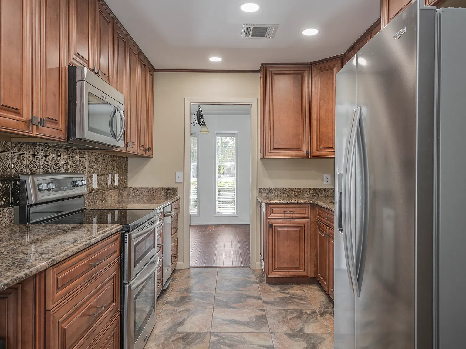 4 bed, 2093 sqft, $3,000 — Photo 3