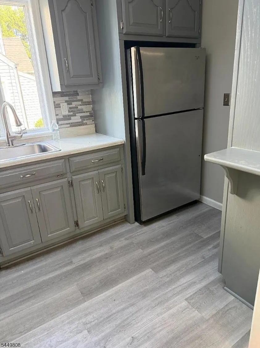 4 bed, $4,000 — Photo 4
